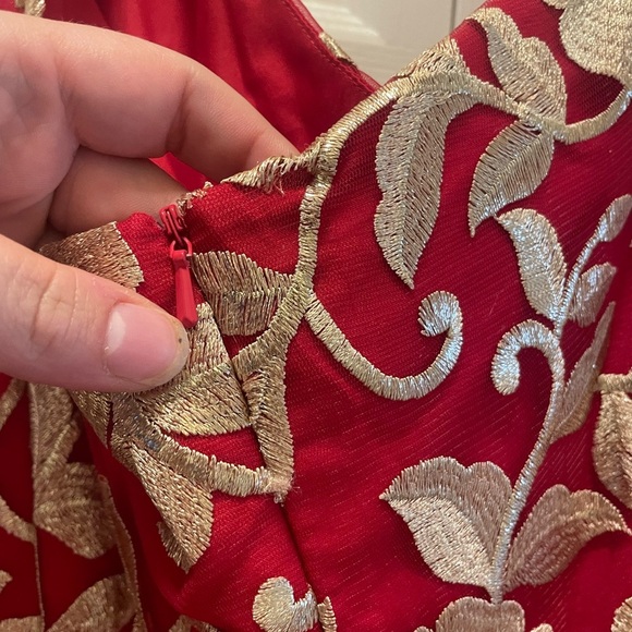 NWT Fifteen Roses Davids Bridal Off-the-Shoulder Mini A-Line Red Gold Size 20 - Picture 4 of 13